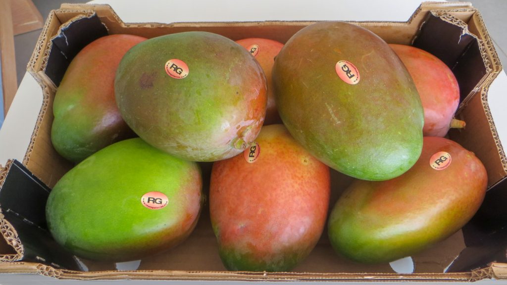 Mangosar i en låda.