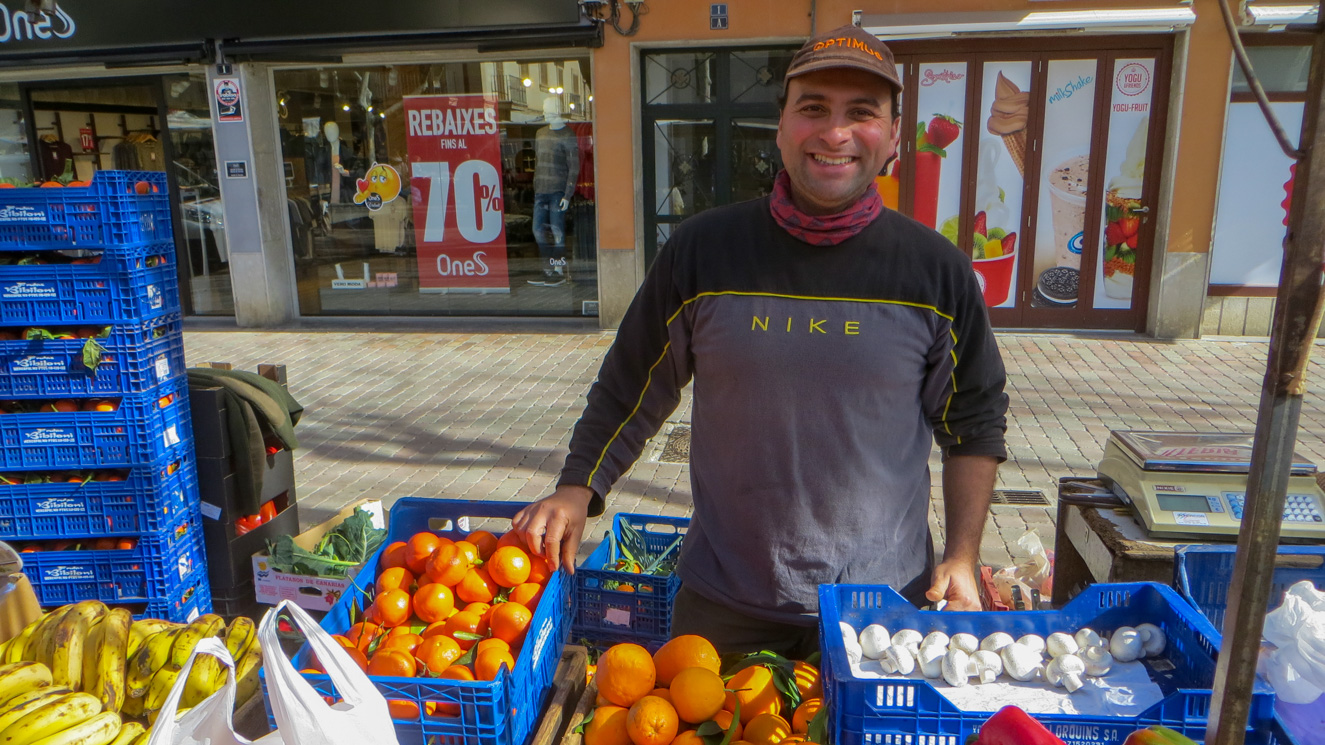 Handlare på marknaden i Alcudia.