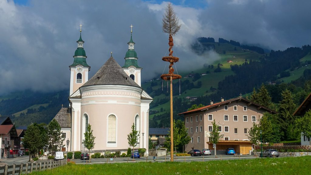 Kyrkan i Brixen im Thale