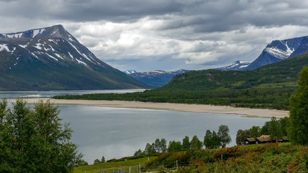 Stranden vidGjevilvatnet utanförOppdal