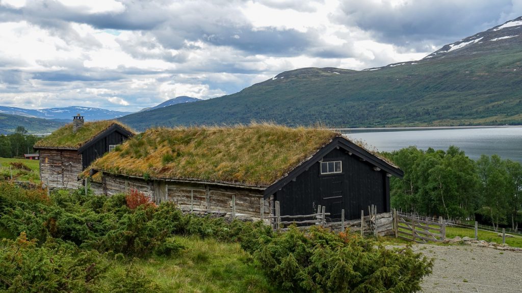 Hus vid Gjevilvatnet utanför Oppdal