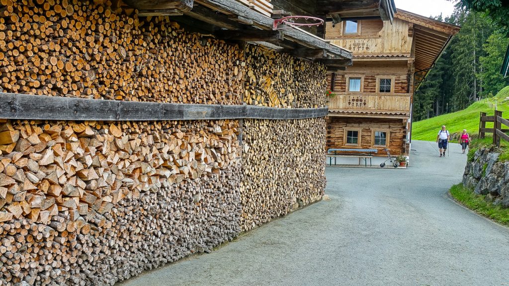 Ved på gård utanför Kirchberg