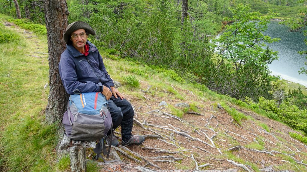 Lunchpaus på en bänk ovanför Reedsee