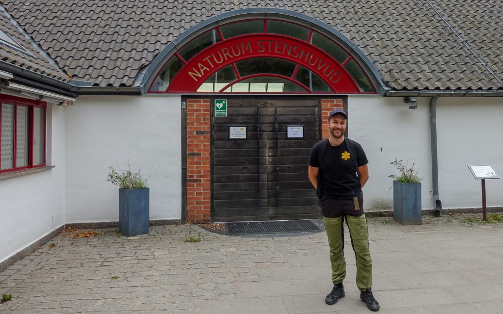 Simon utanför Naturum Stenshuvud
