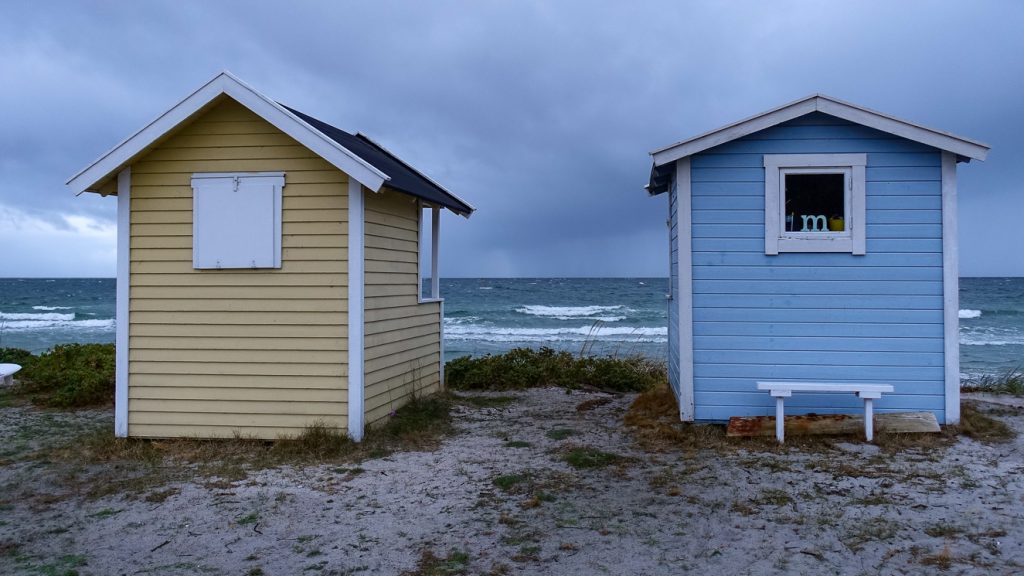Skanörs badhytter i skymningen